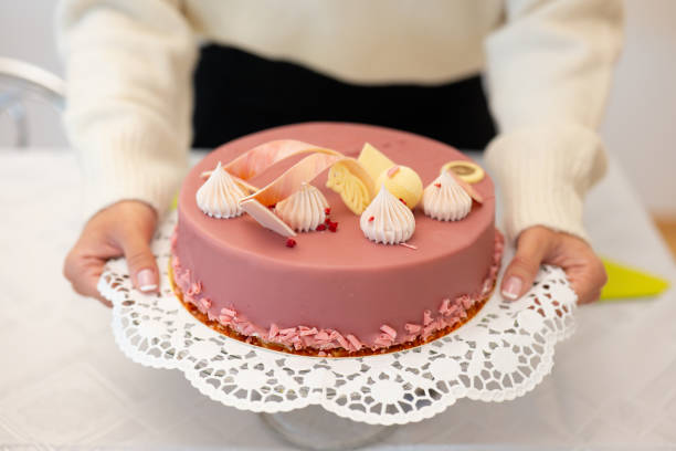 Курсы по выпечке тортов: основные приемы и рецепты для начинающих и опытных пекарей